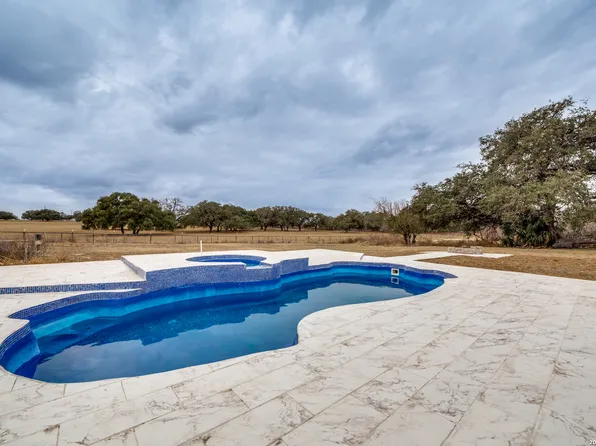 248 Mustang, Natalia, TX 78059