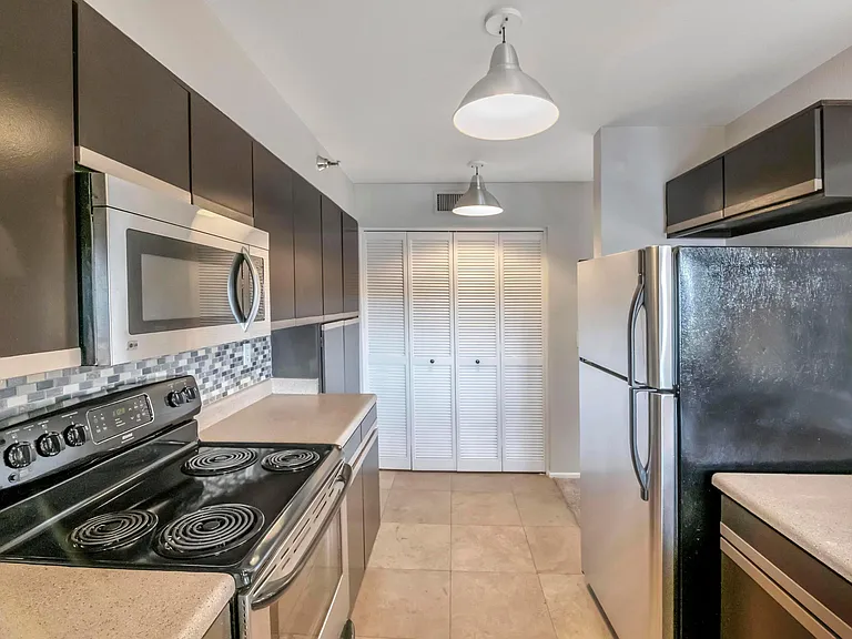 154 W 5th St #250 — Photo 8