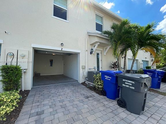 2nd image of 4920 Eucalyptus Dr Unit 2