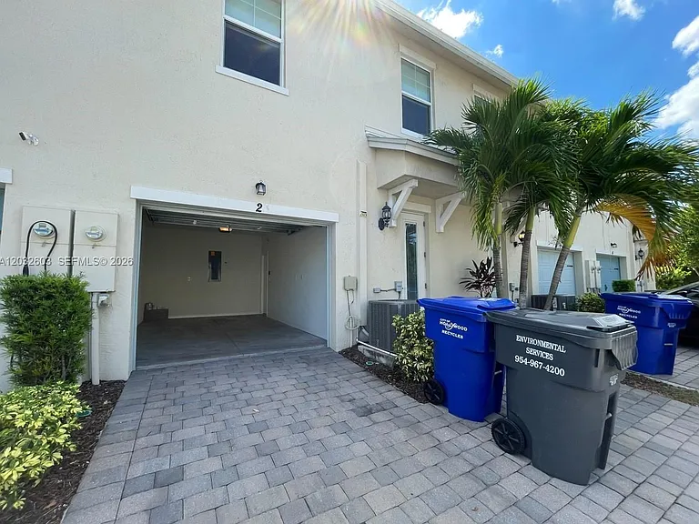 4920 Eucalyptus Dr #2 — Photo 2