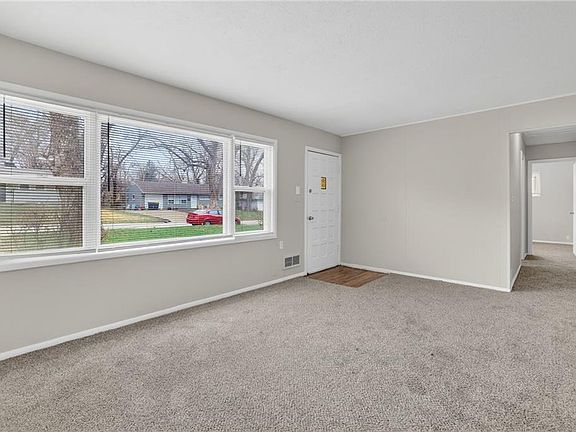 5th image of 7811 E 112th St