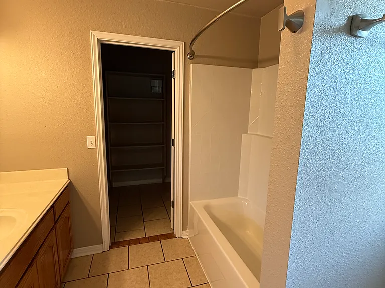 2070 Bentwood Dr — Photo 6