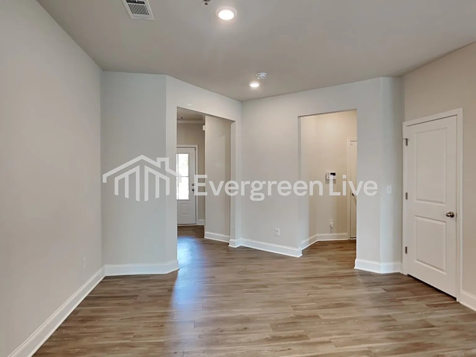 3 bed, 2.5 bath, 1833 sqft, $1,795 — Photo 4