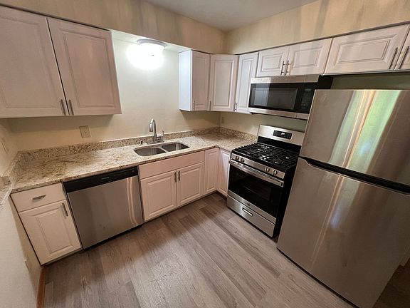 4th image of 1160 E Singer Cres #5