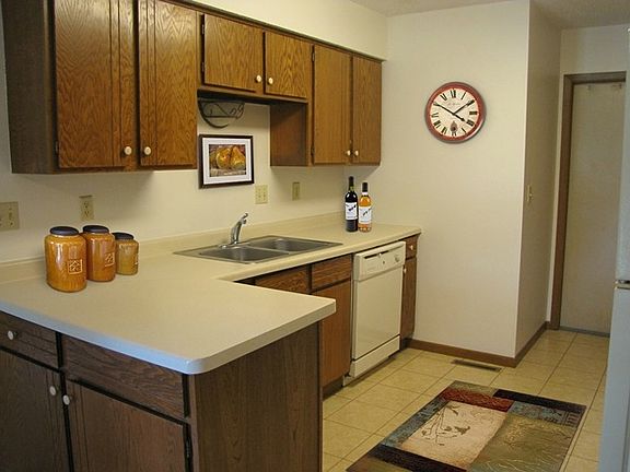 4th image of 13325 Parkwood Dr APT 3