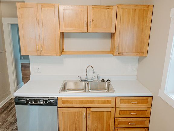 3rd image of 525 S 31st St