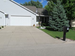 2332 N Cloudview Dr, Grand Chute, WI 54914