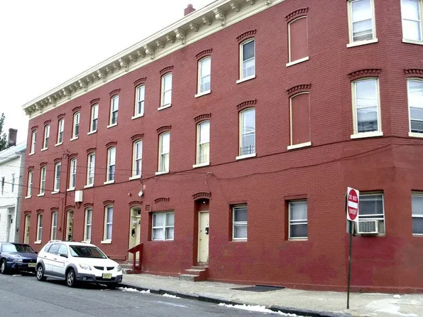 8 Chadwick St, Paterson, NJ