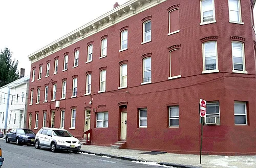 8 Chadwick St Photo 1