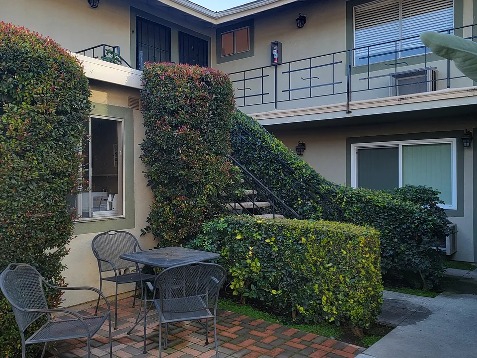 541 La Cadena Way #7