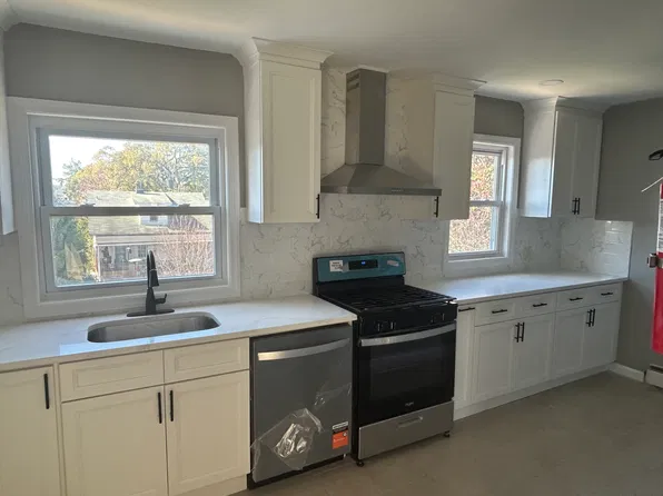 108 Bellevue Ave, Elmwood Park, NJ 07407