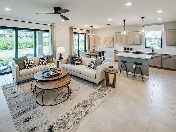 3rd image of 165 SE Courances Drive