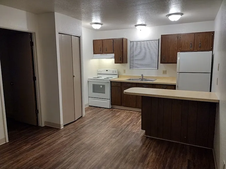 3520 E 2nd St #10 — Photo 28