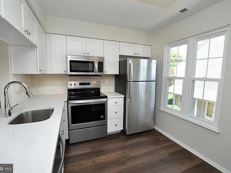 4208 Adelaide Dr #B — Photo 4