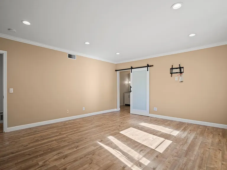 1210 Swarthmore Dr — Photo 29