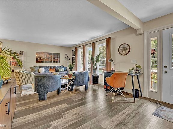 3rd image of 4576 Camellia Ln
