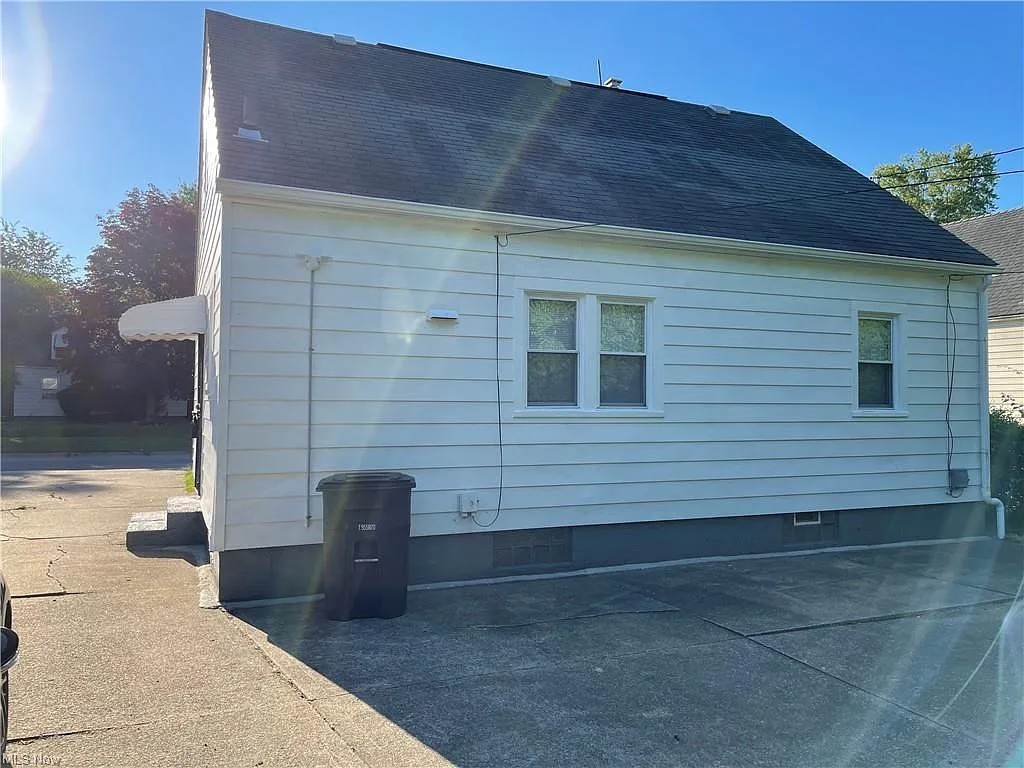 3 bed, 1336 sqft, $1,300 — Photo 2