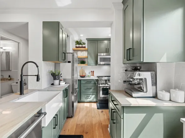 233 East 69th Street 11B image 1 of 17
