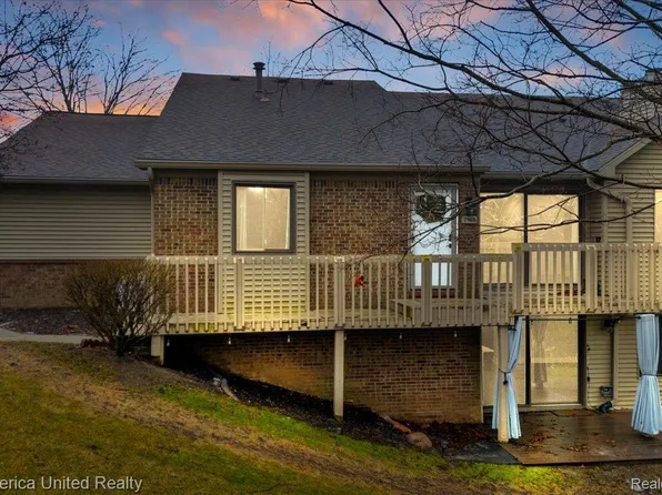 7968 Lawrence, West Bloomfield, MI 48322