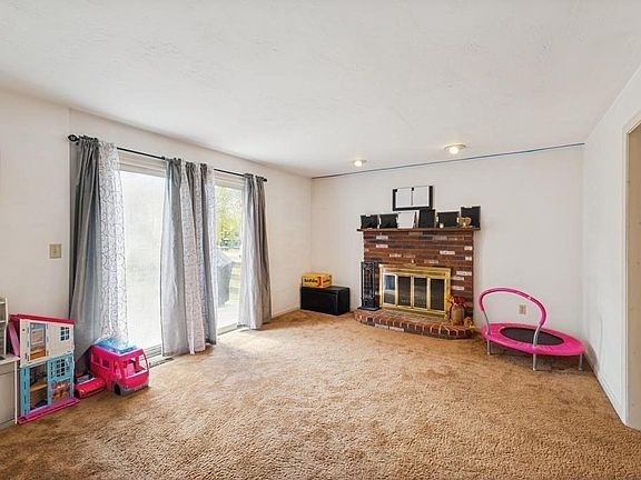 5th image of 292 Island St