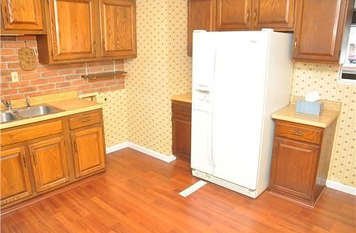 4th image of 4578 Longfellow Ave