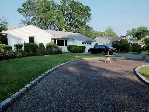 408 Ackerson Boulevard, Brightwaters, NY 11718
