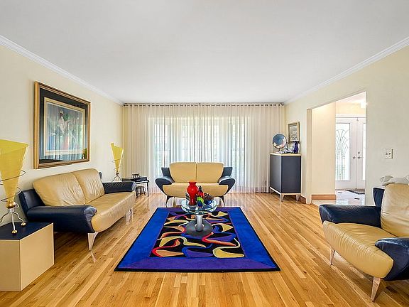 4th image of 39 Scarsdale Dr