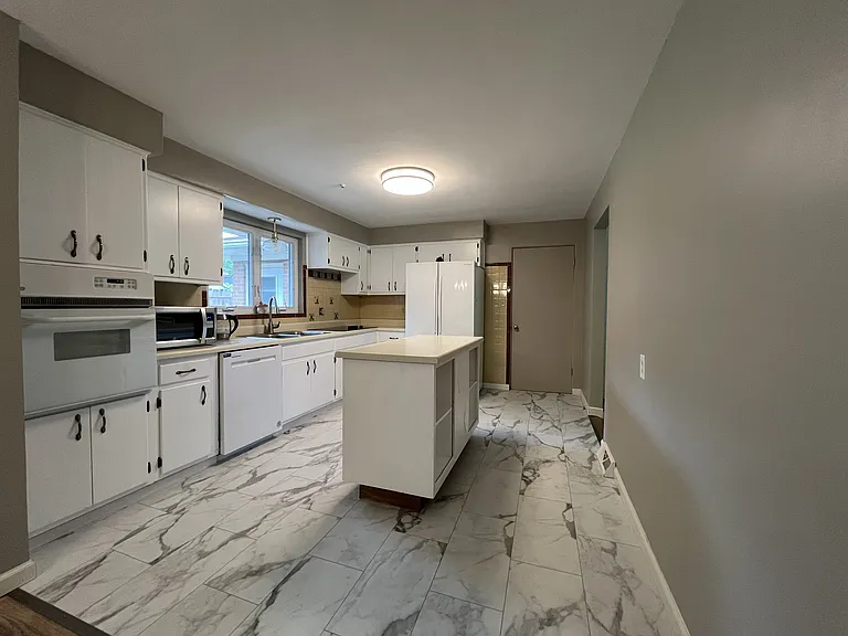 47 Carnation Dr — Photo 16