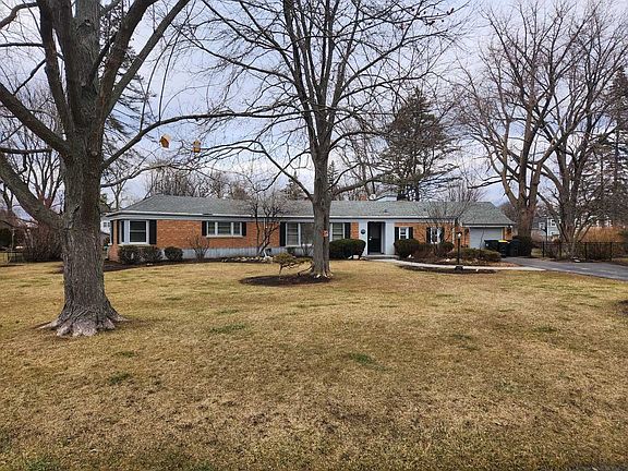 2nd image of 300 W Willow Rd