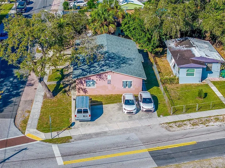 6 NW 7th Ave — Photo 3