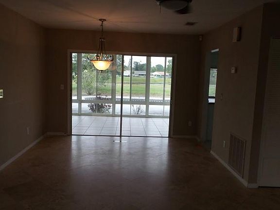 2nd image of 373 SW Belmont Cir