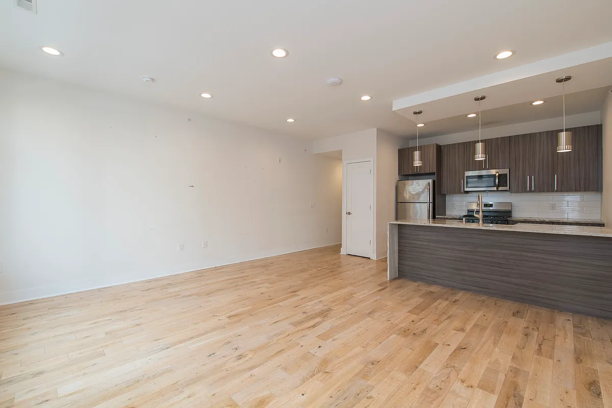Building Photo - 1626 Poplar St #44