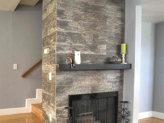4th image of 22038 Vanowen St APT 225