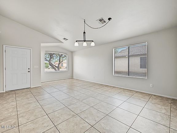 3rd image of 4432 S Paseo Rio Bravo