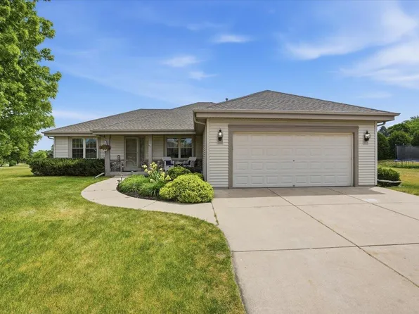 611 Woodland CIRCLE, Waterford, WI 53185