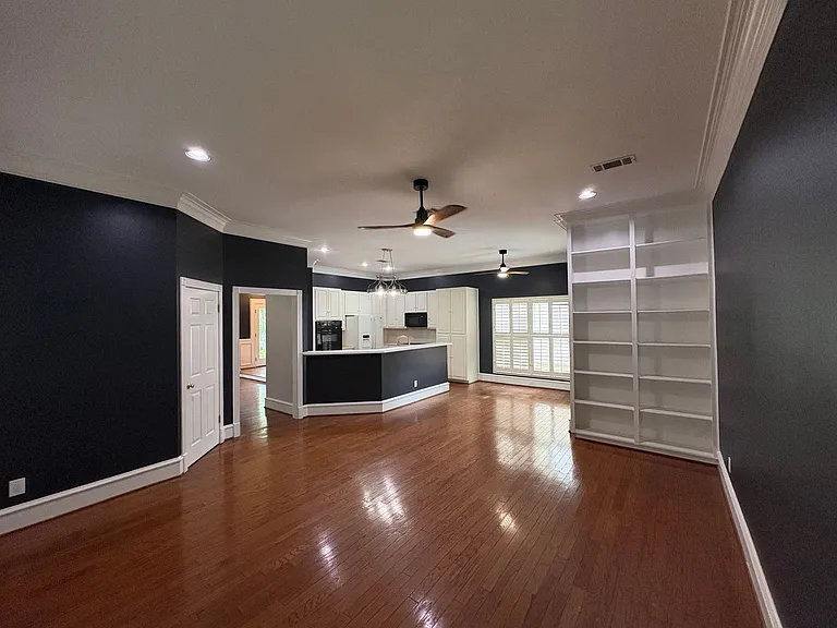 1204 W 39th St — Photo 11