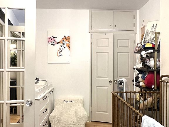 4th image of 38 W 69th St APT B