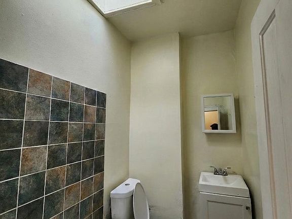 3rd image of 39 N Gorman Ave
