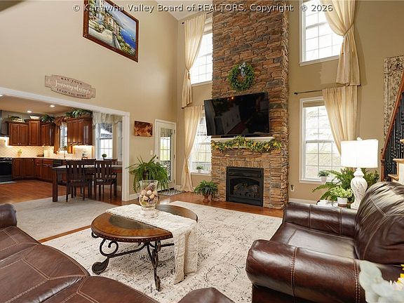 5th image of 305 Wynterhall Ln