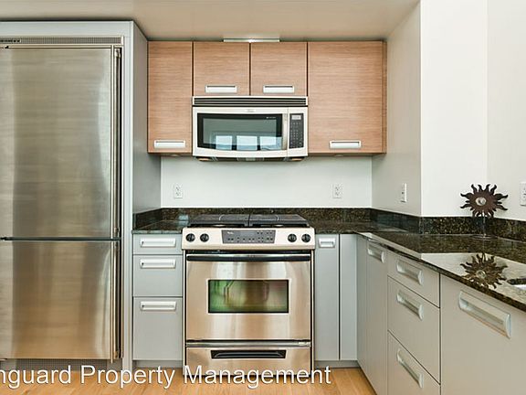 5th image of 300 Berry St Unit 1508