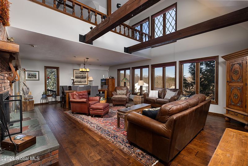 3rd image of 11 Cobblestone Drive
