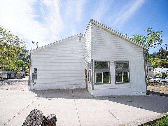 3rd image of 5621 Dunsmuir Ave