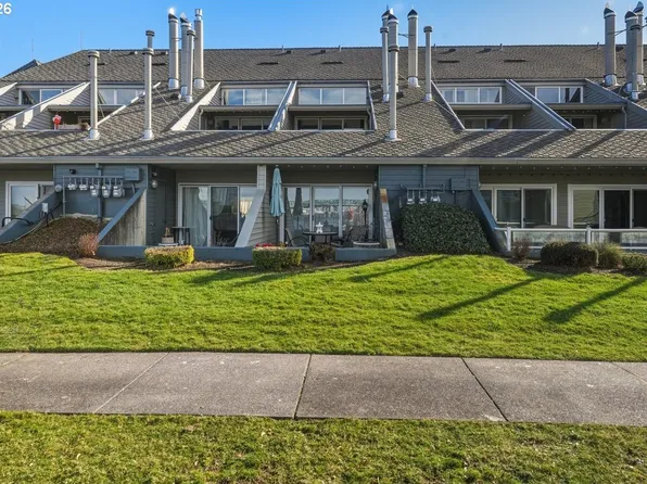 103 N Hayden Bay Dr #103, Portland, OR 97217