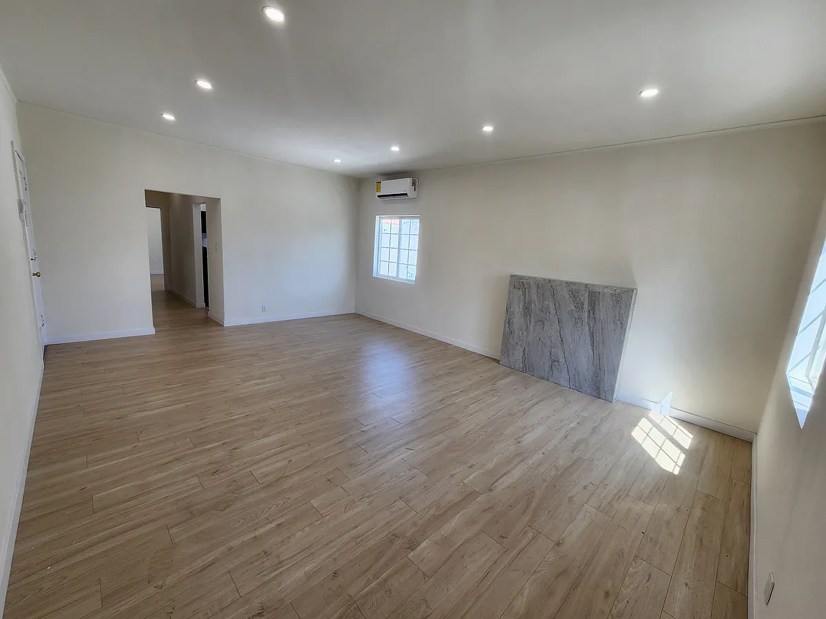 Building Photo - 737 N Ridgewood Pl