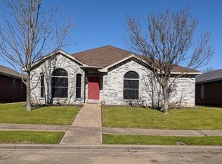 2732 Hidden Springs Dr, Mesquite, TX 75181