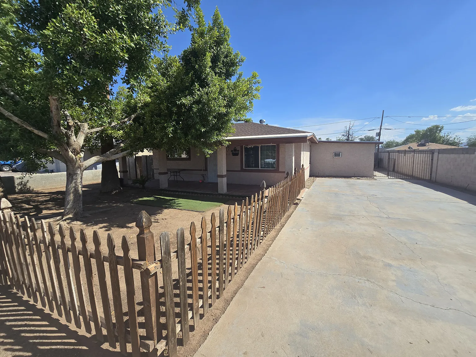 4 bed, 1293 sqft, $2,300 — Photo 2