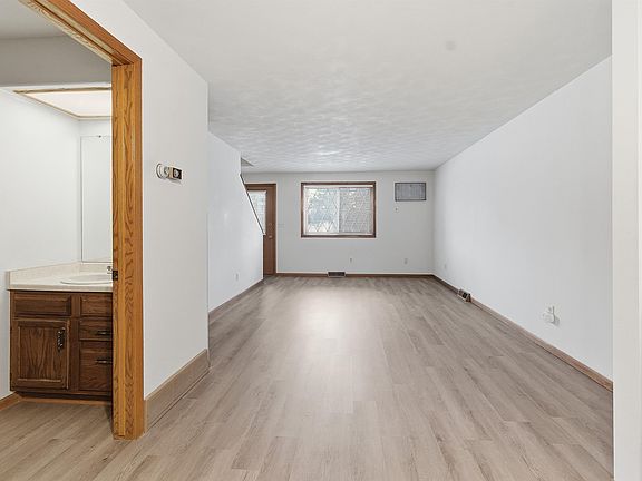 2nd image of 2533 Fond Du Lac Rd