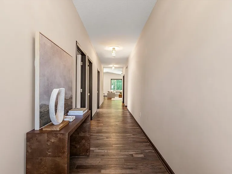 1017 109th Ct NE — Photo 3
