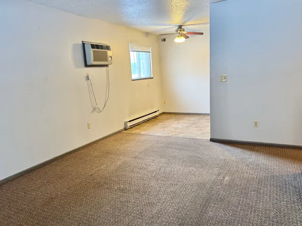 1402 32nd St S #103, Fargo, ND 58103