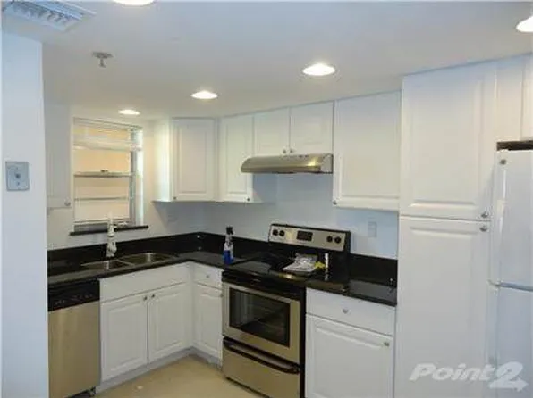 3001 W Rolling Hills Cir APT 110, Davie, FL 33328